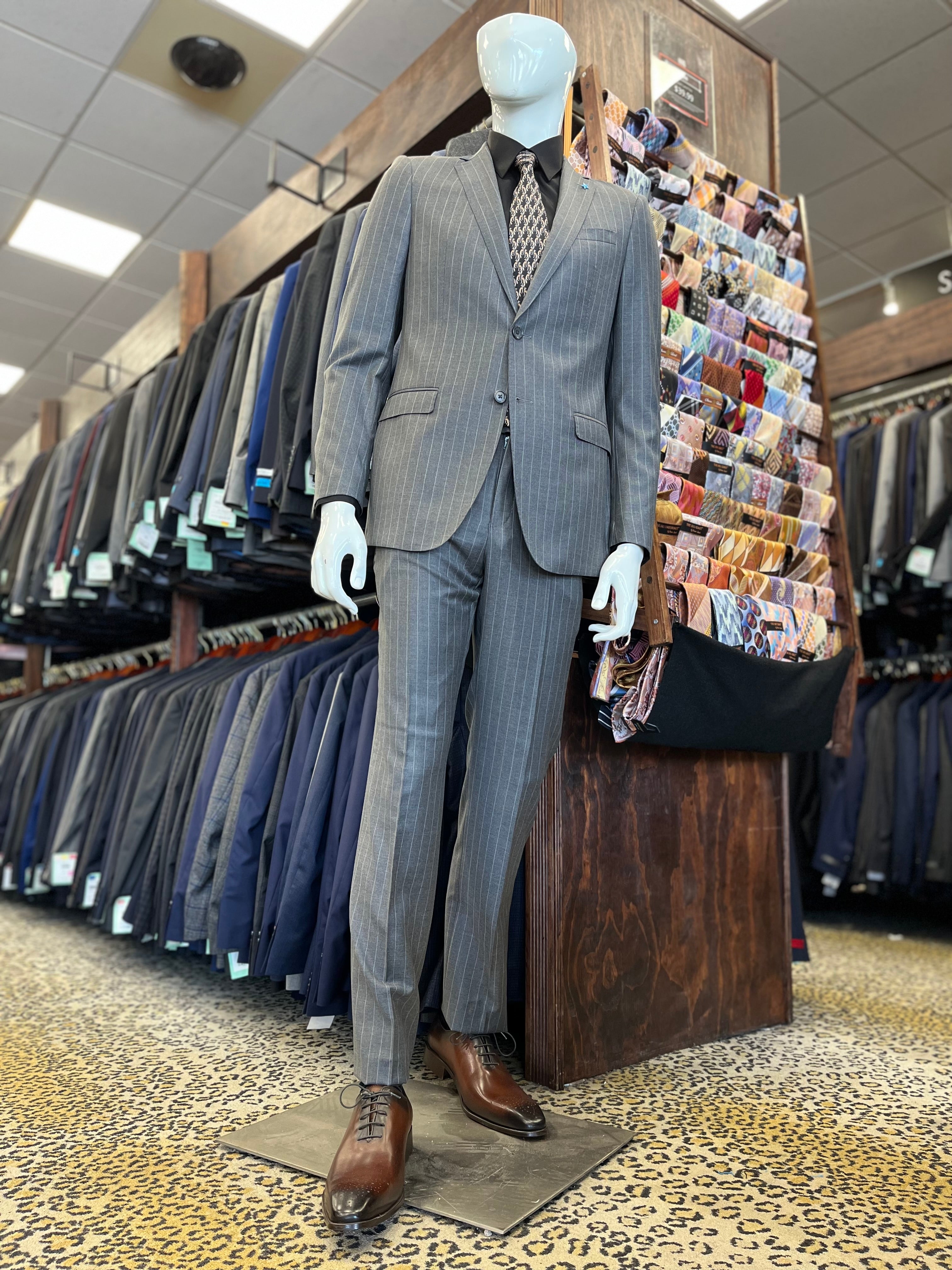 I’m not thin. Can I still wear a slim fit suit?