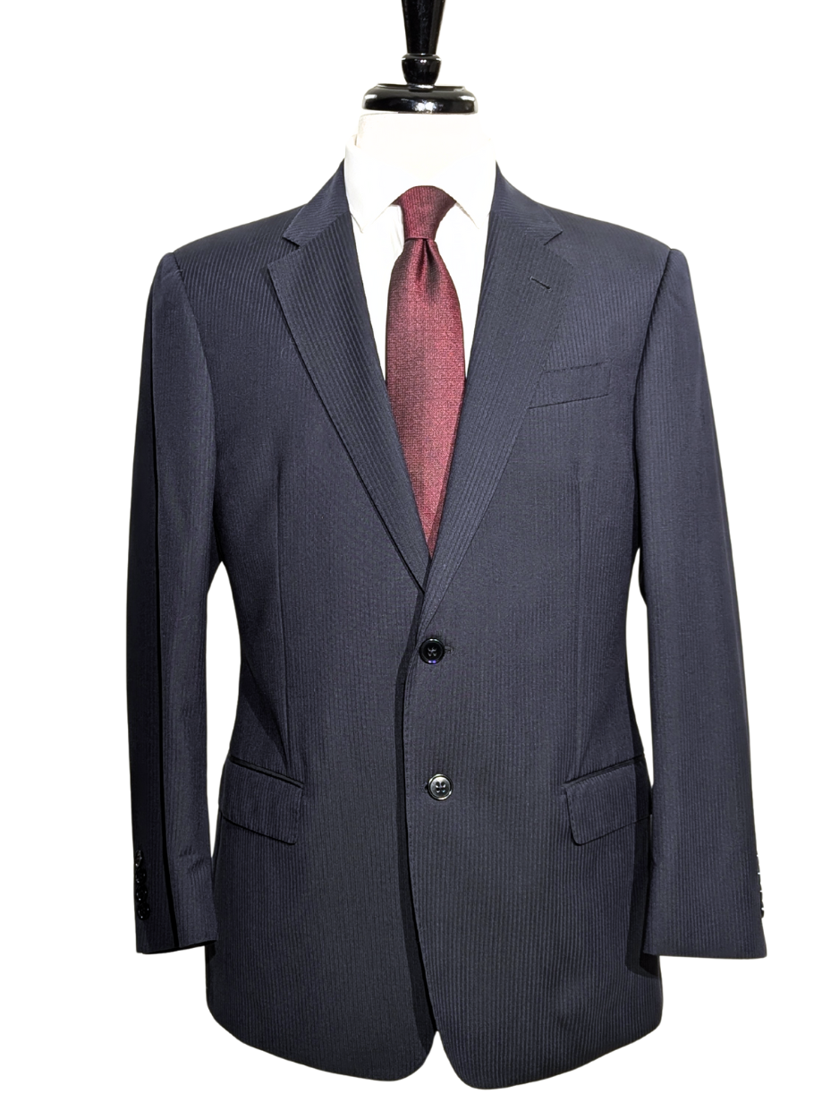 Armani Collezioni Navy Blue Pinstripe Slim Fit Two-Button Notch Lapel Wool Suit 38R Armani Collezioni Navy Blue Pinstripe Slim Fit Two-Button Notch Lapel Wool Suit 38R