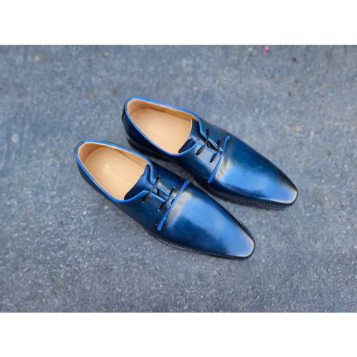 Zapatos de vestir de cuero Oxford con cordones y suela dentada en azul marino para hombre de Carrucci 