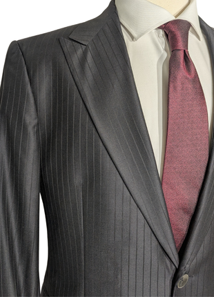Giorgio Armani Black Pinstripe One-Button Peak Lapel Wool Suit 44R