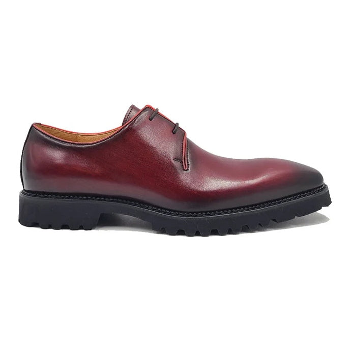 Zapatos de vestir de cuero Oxford con cordones y suela dentada color burdeos para hombre de Carrucci