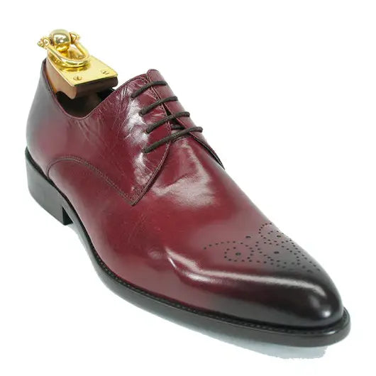 Carrucci Zapatos de vestir de cuero Oxford con cordones en color burdeos para hombre