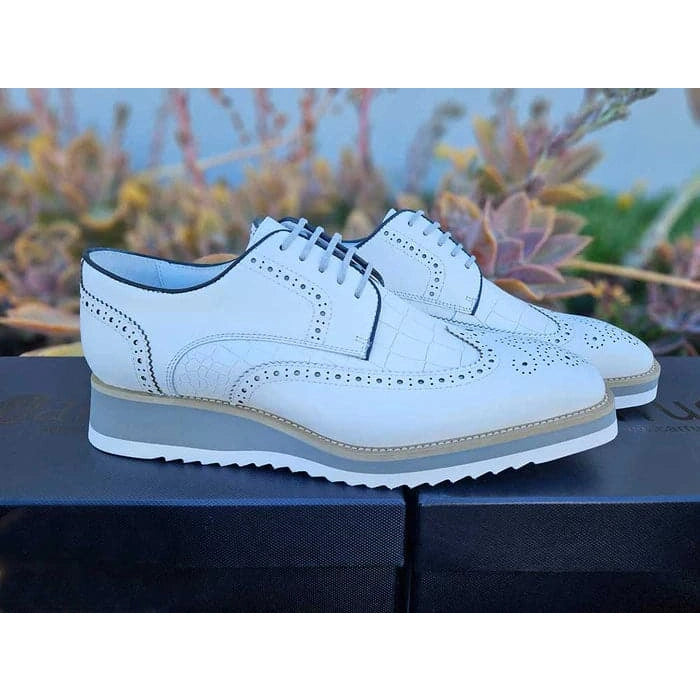 Carrucci Zapatos de vestir de cuero Oxford con cordones blancos para hombre