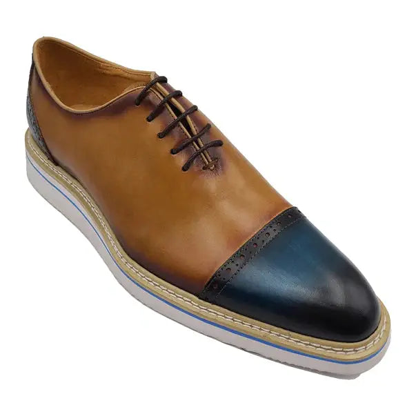 Carrucci Zapatos de vestir de cuero Oxford con punta en dos tonos azul marino y tostado para hombre