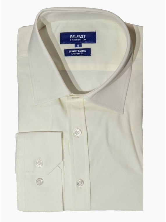 Belfast Camisa de vestir con cuello extendido de mezcla de algodón color crema sólido de corte clásico para hombre