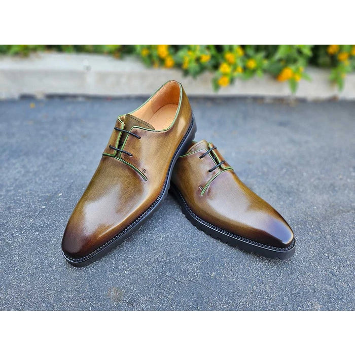 Zapatos de vestir de cuero Oxford con cordones y suela dentada color verde oliva para hombre de Carrucci