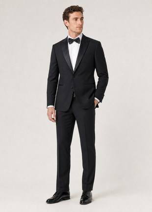 Armani Collezioni M Line Solid Black Slim Fit Peak Lapel Stretch 2-Button Wool Tuxedo - 44R